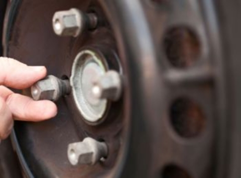 Aanhaalmoment wielbouten van de aanhanger: zo voorkomt u schade en ongelukken